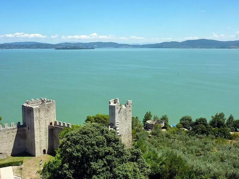 Castiglione del Lago vista dal Lago Trasimeno